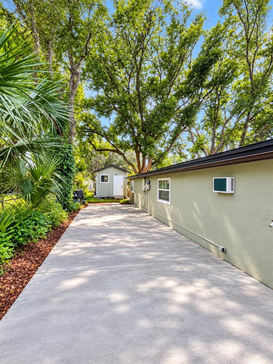 944 HIBISCUS AVENUE