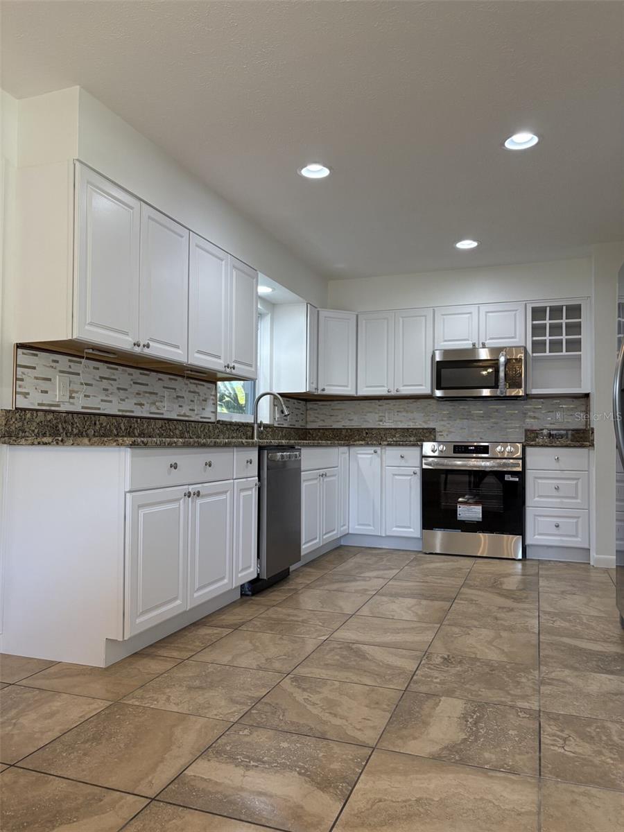 HI-LAND COURT - Residential