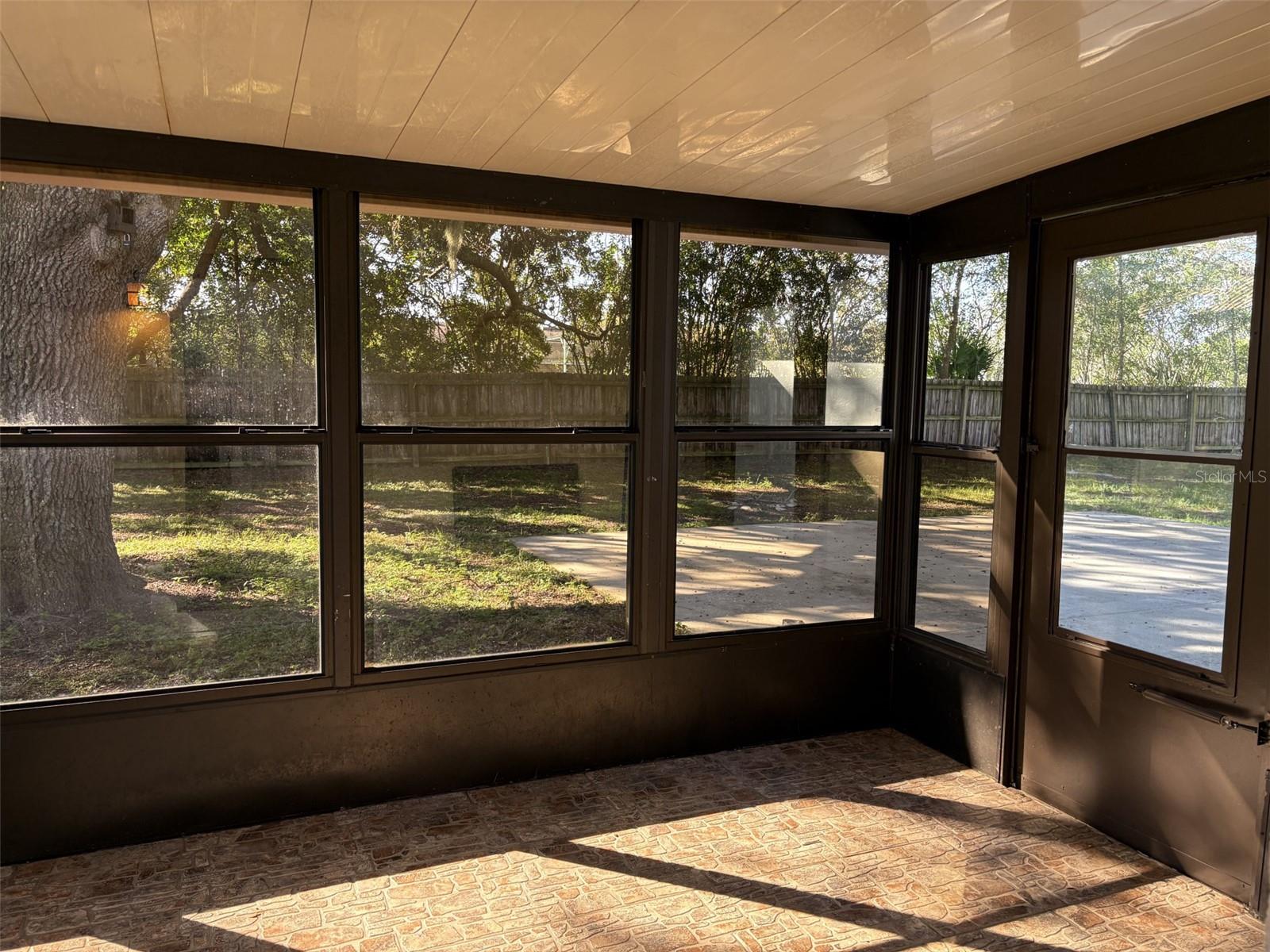 HI-LAND COURT - Residential