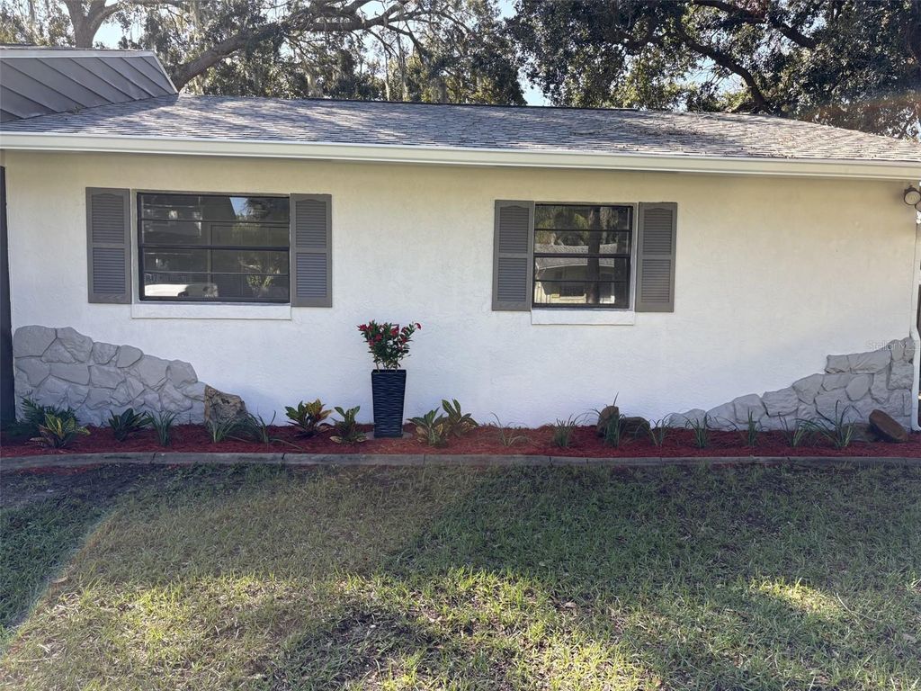 Photo of 60 Outlook Street, Umatilla, FL 32784 (MLS # A4670366)