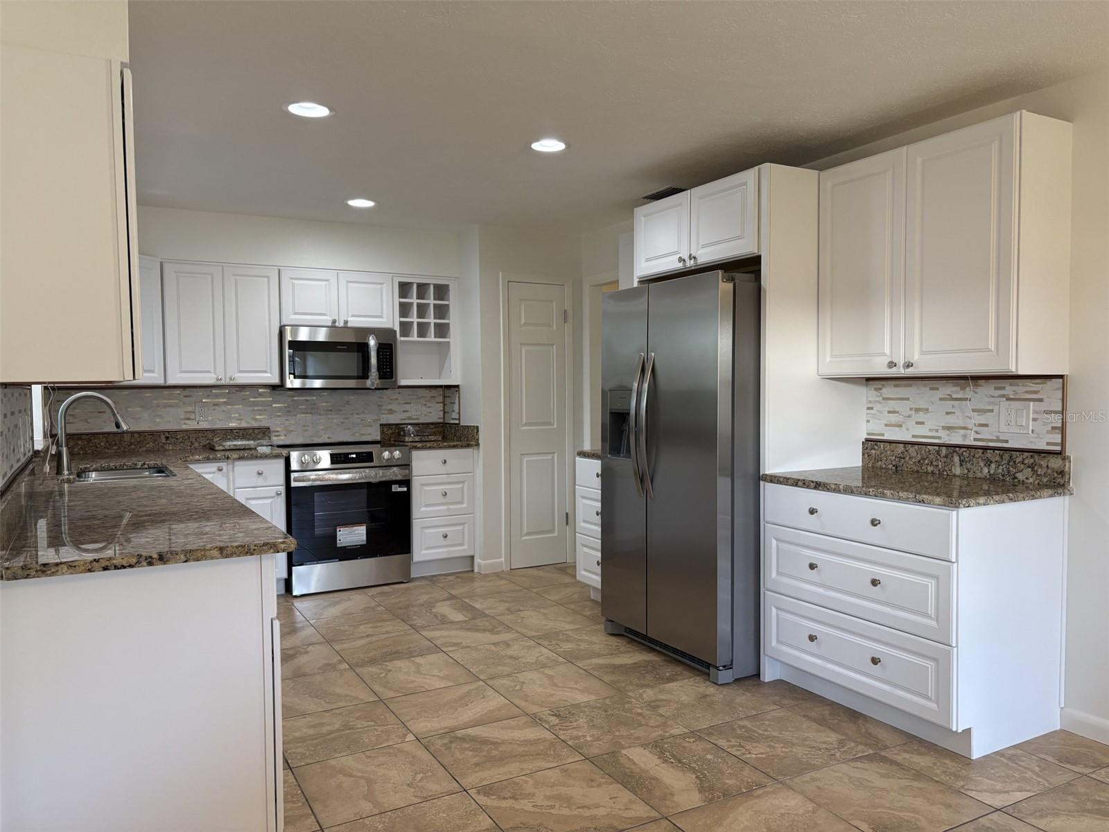 HI-LAND COURT - Residential