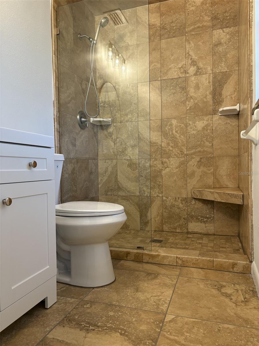 HI-LAND COURT - Residential