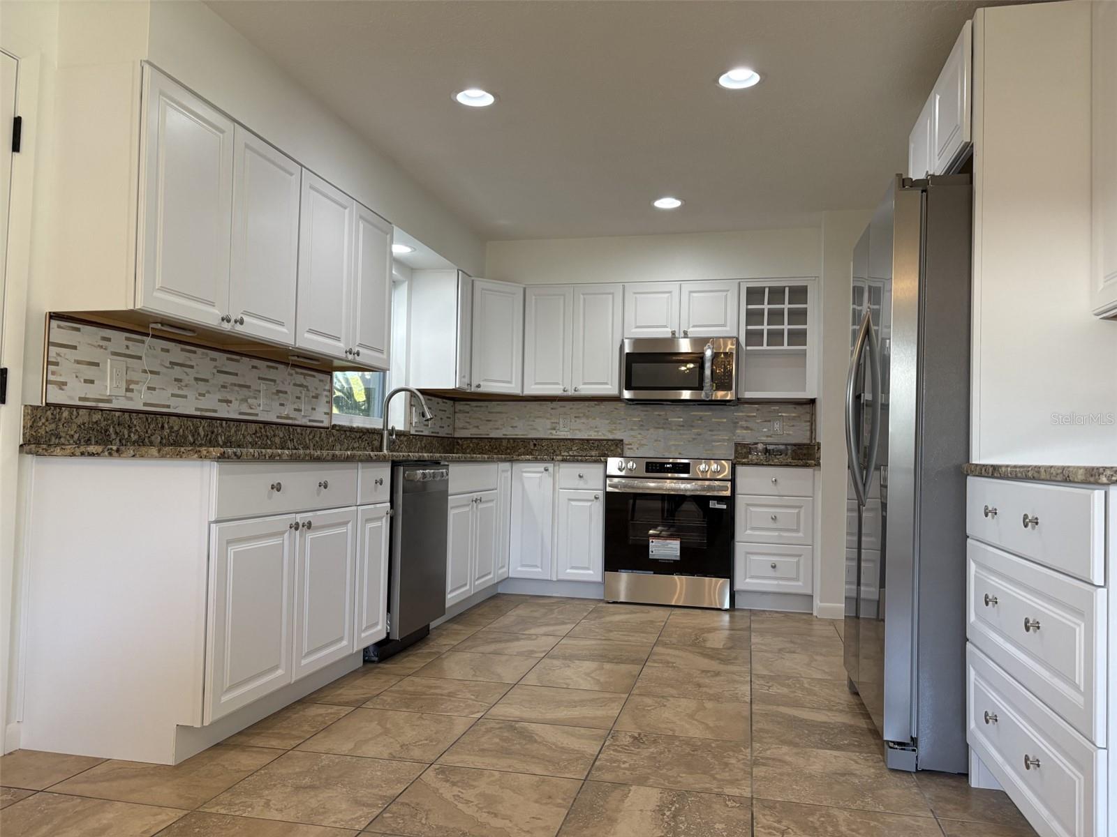 HI-LAND COURT - Residential