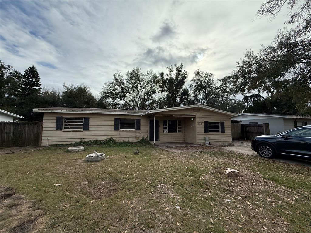 Photo of 513 White Oak Avenue, Brandon, FL 33510 (MLS # TB8467726)