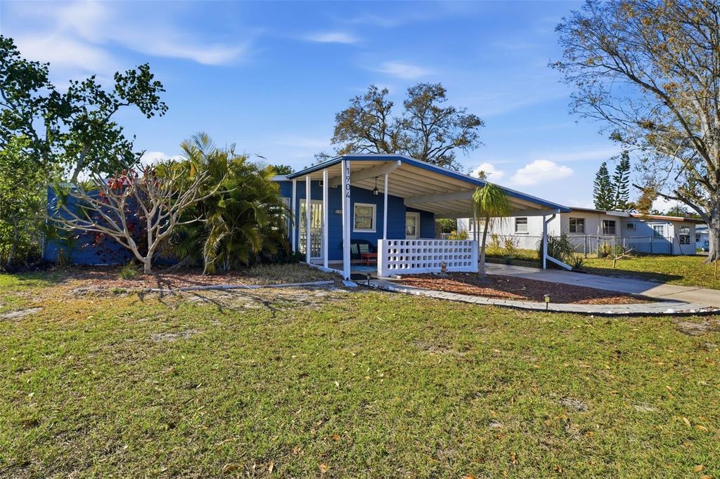 Photo of 1904 31st Street W, Bradenton, FL 34205 (MLS # A4683369)