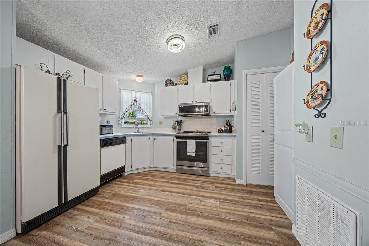 LADY LAKE ORANGE BLOSSOM GARDENS UNIT 09 - Residential