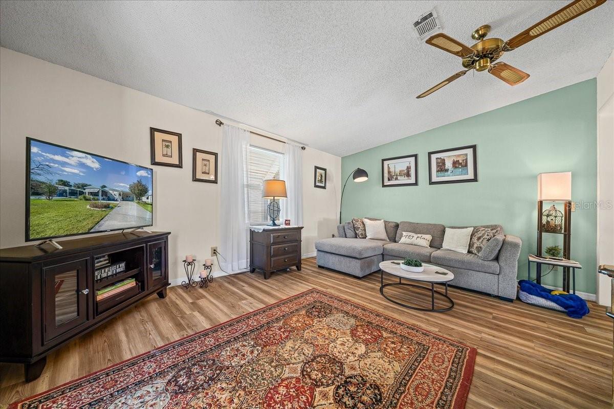 LADY LAKE ORANGE BLOSSOM GARDENS UNIT 09 - Residential