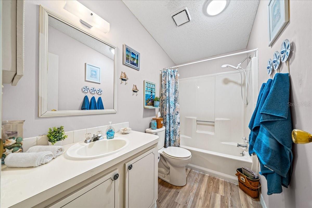 LADY LAKE ORANGE BLOSSOM GARDENS UNIT 09 - Residential