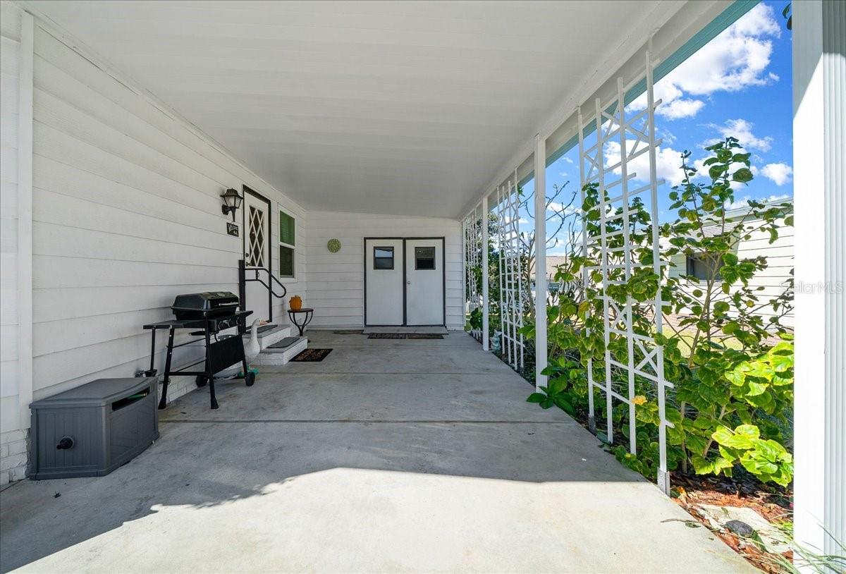 LADY LAKE ORANGE BLOSSOM GARDENS UNIT 09 - Residential