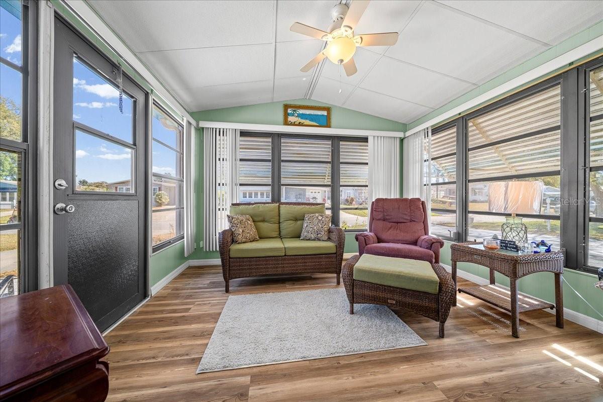 LADY LAKE ORANGE BLOSSOM GARDENS UNIT 09 - Residential