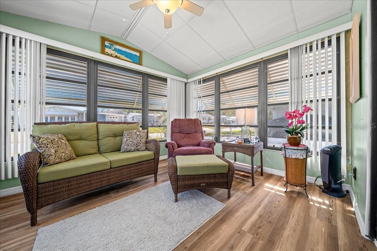 LADY LAKE ORANGE BLOSSOM GARDENS UNIT 09 - Residential