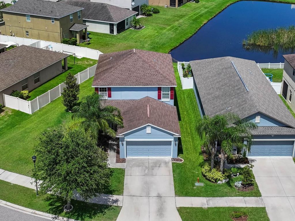 Photo of 1821 Hawks View Drive, Ruskin, FL 33570 (MLS # TB8398035)