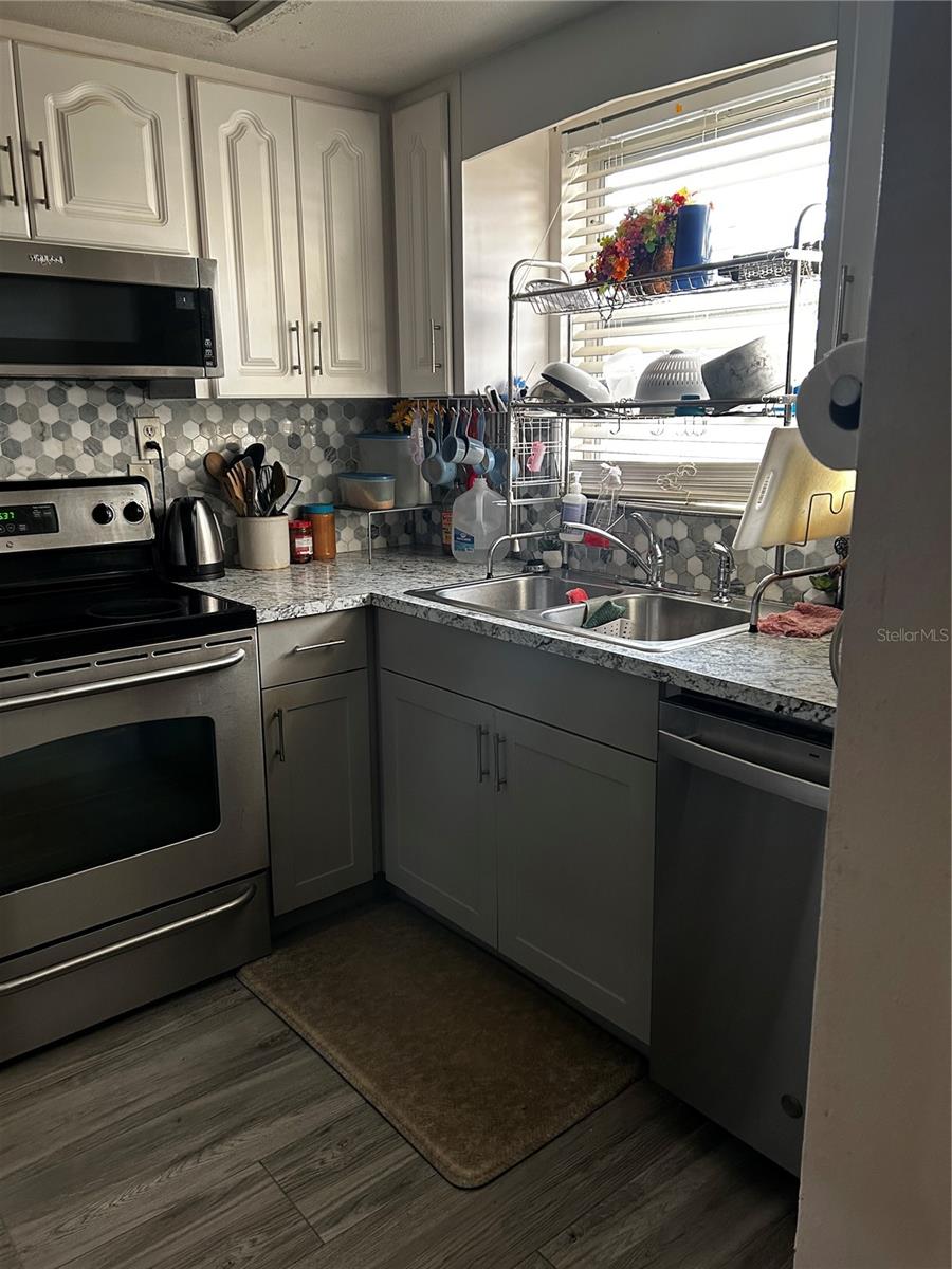 OAKWOOD VILLAS SEC B - Residential Lease