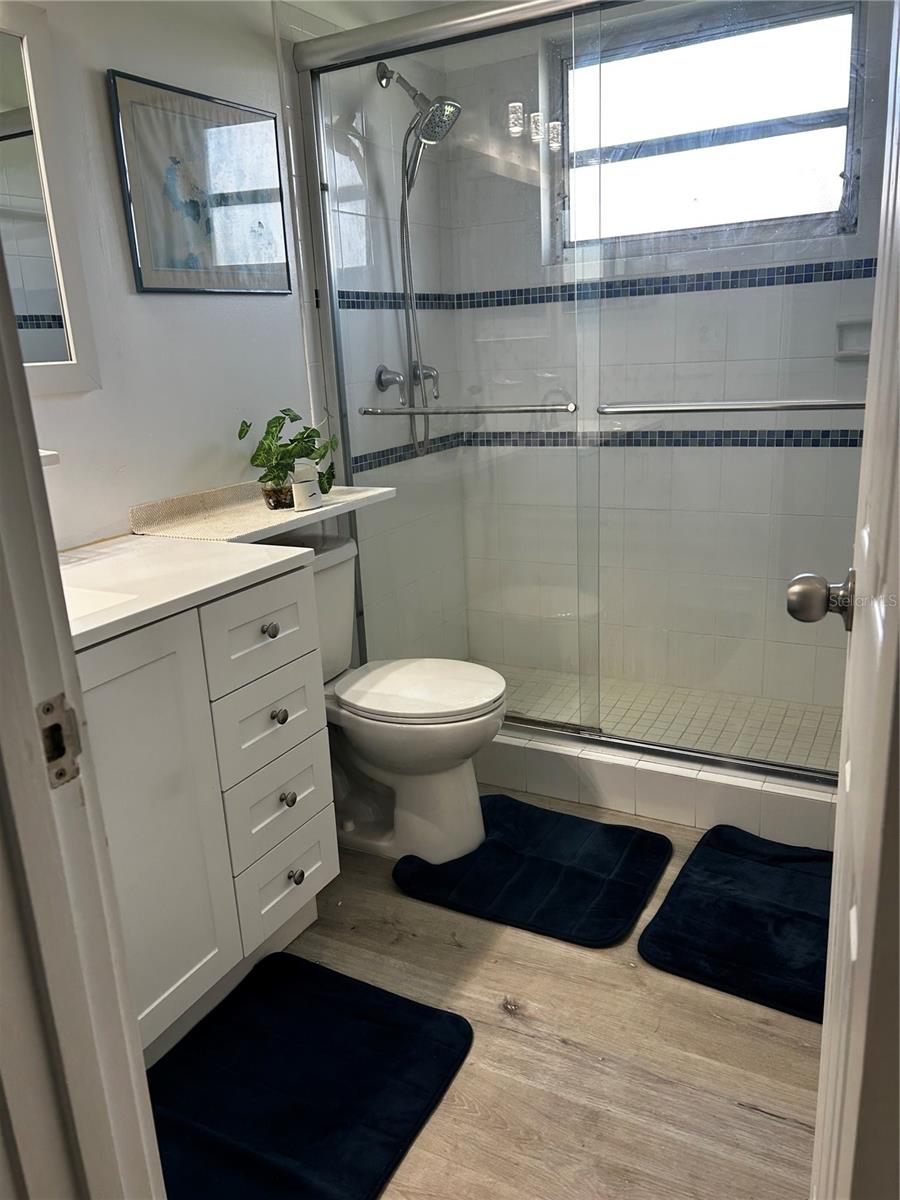 OAKWOOD VILLAS SEC B - Residential Lease