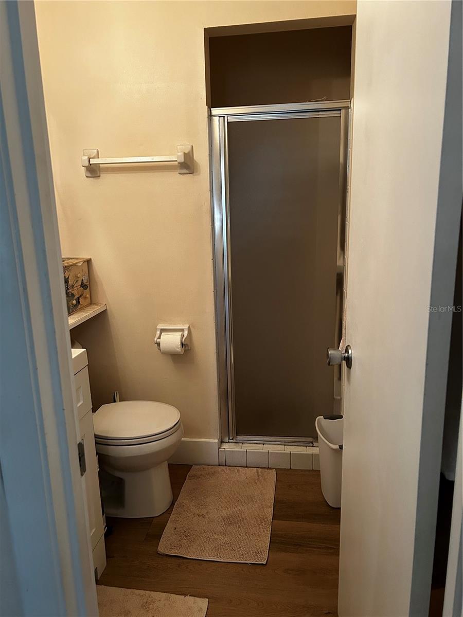 OAKWOOD VILLAS SEC B - Residential Lease