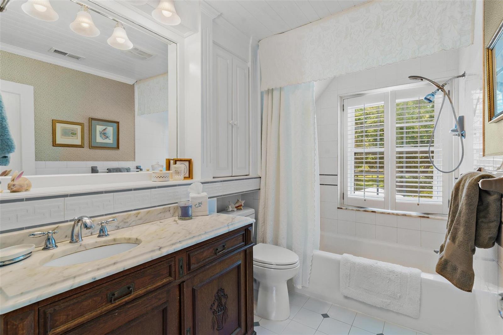 SILVER LAKE ESTATES - Residential