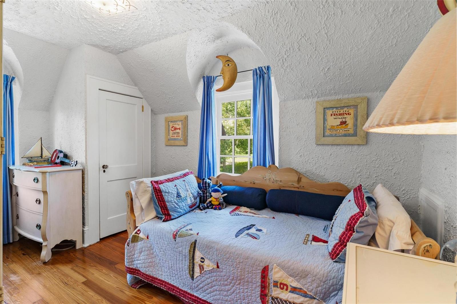SILVER LAKE ESTATES - Residential