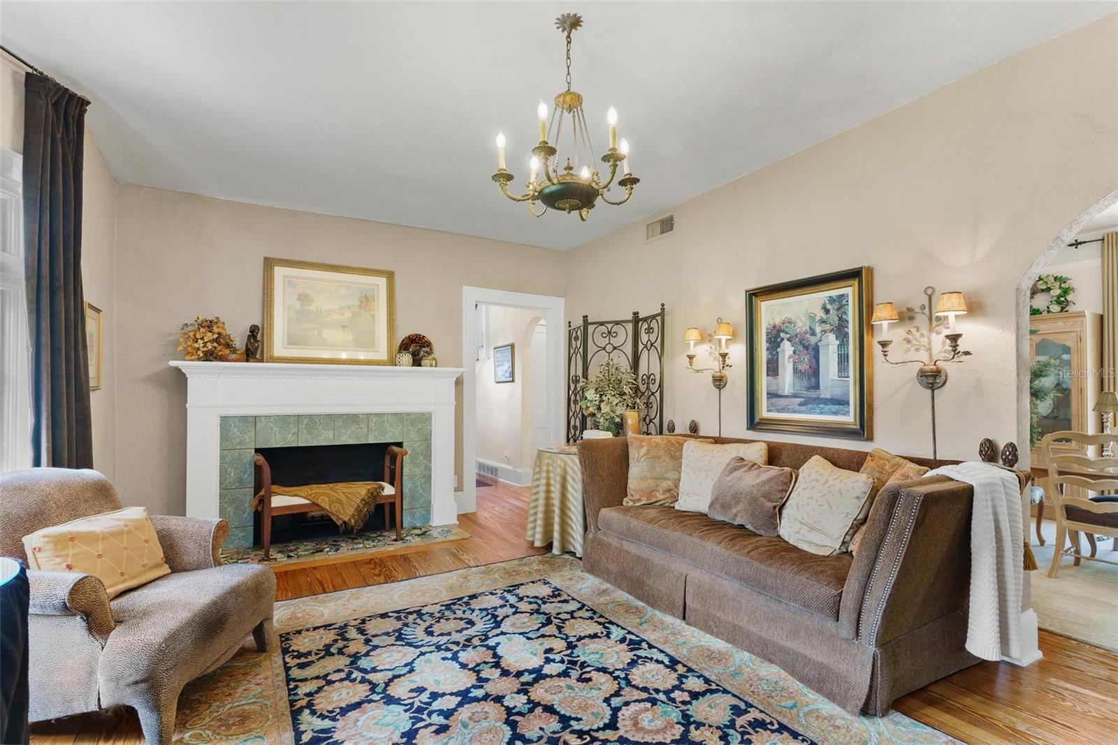 SILVER LAKE ESTATES - Residential