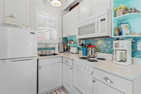 Tiny photo for 9233 Silver Lake Drive, Leesburg, FL 34788 (MLS # G5098341)