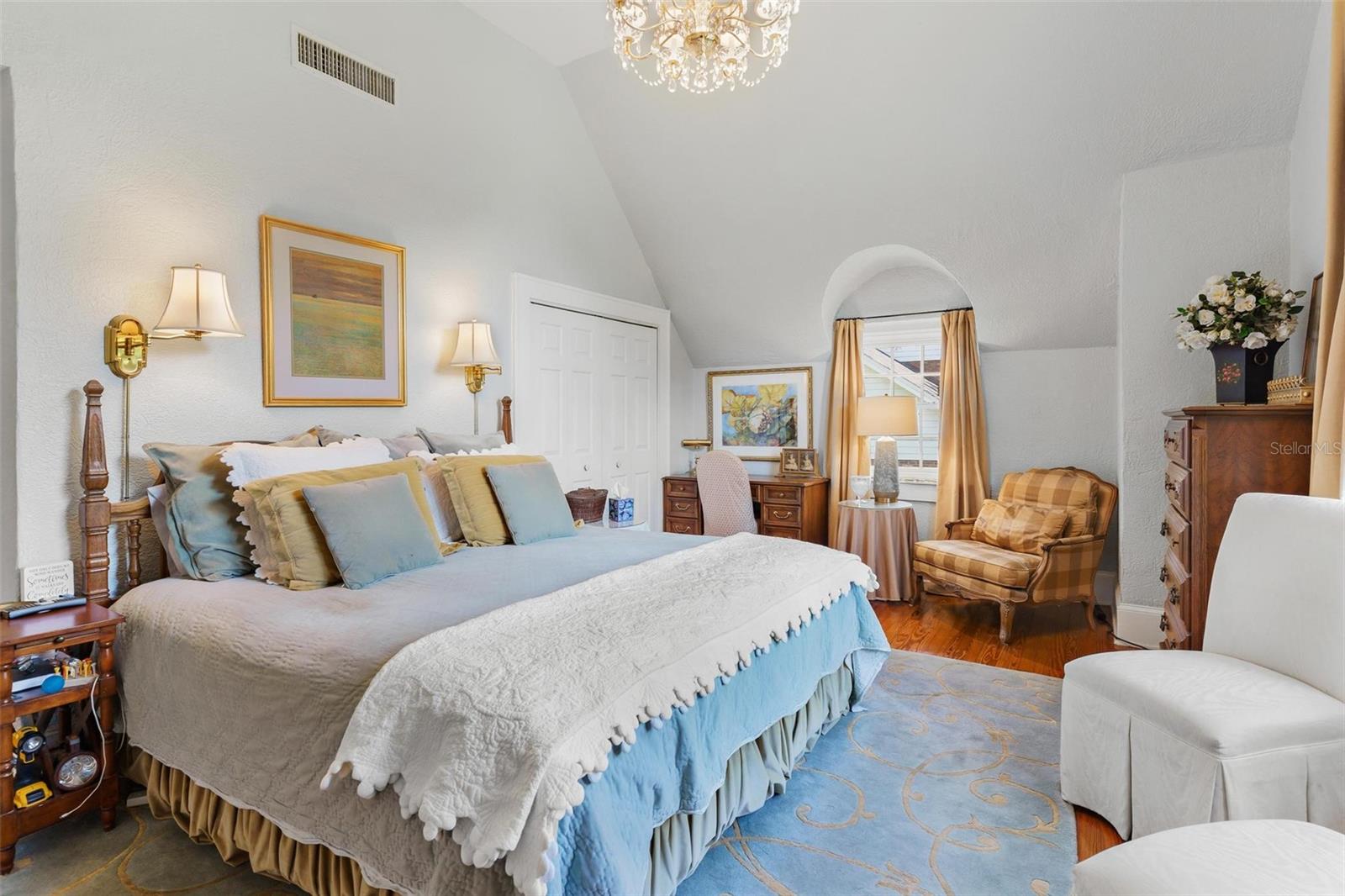 SILVER LAKE ESTATES - Residential
