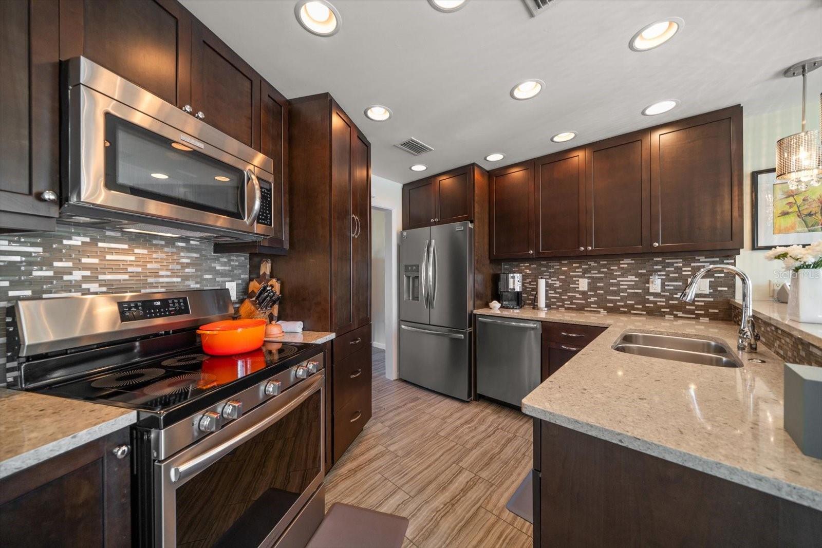 HARBOR HILLS ESTATES - Residential