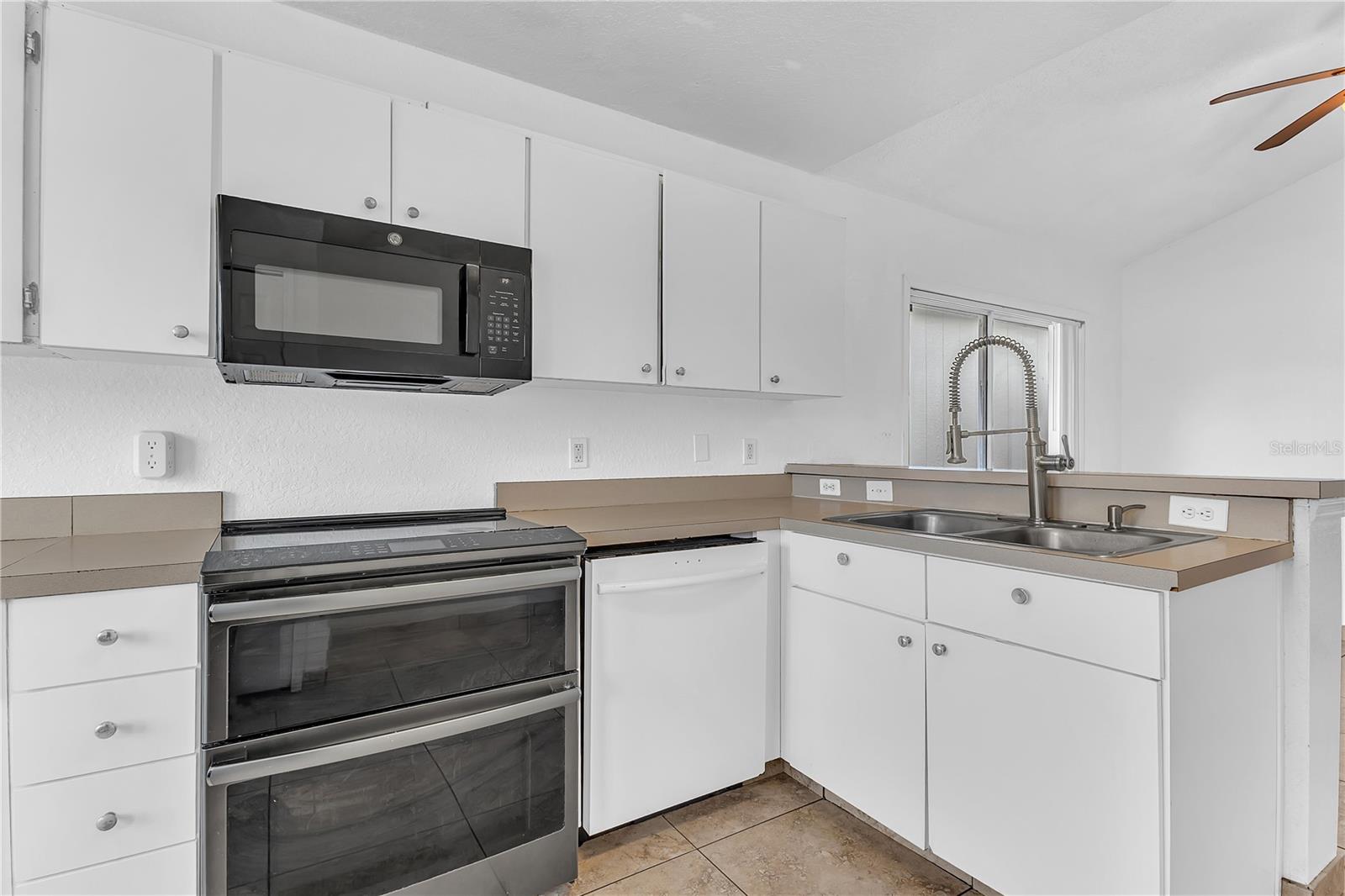 ARBOR RIDGE WEST - Residential