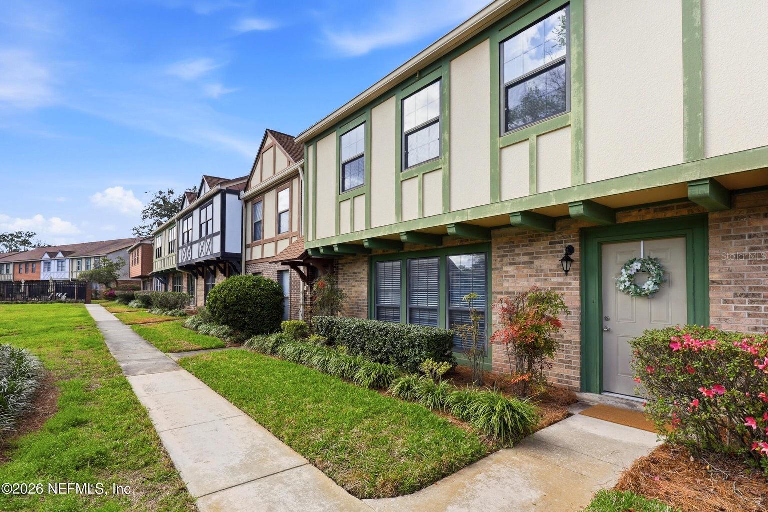 SUTTON PLACE - Residential