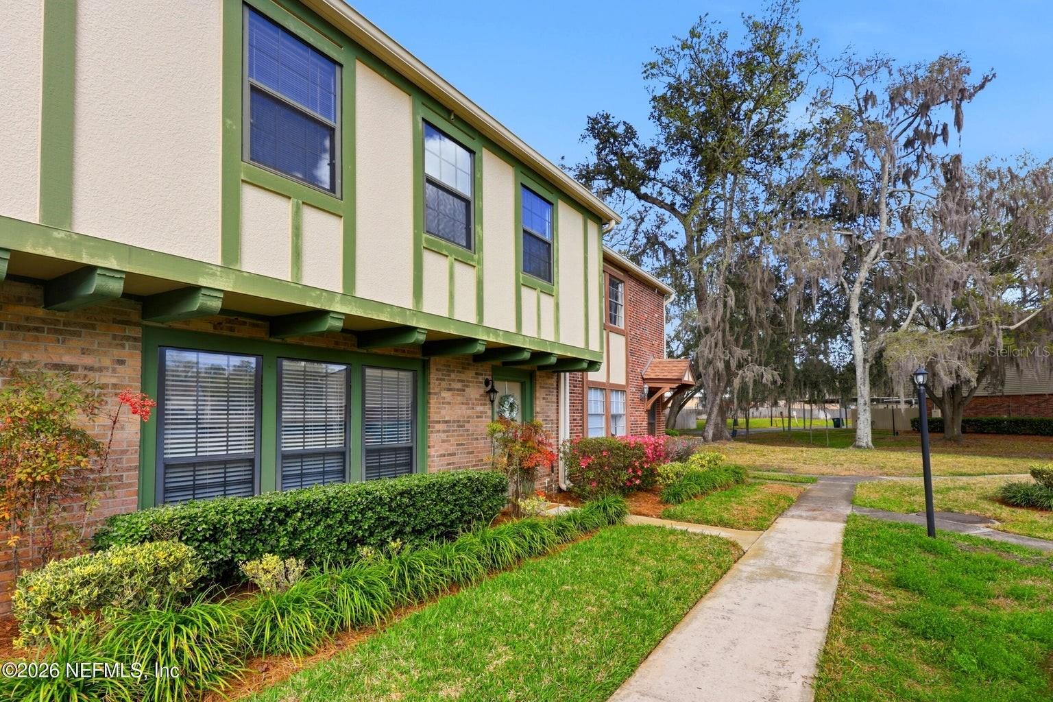 SUTTON PLACE - Residential