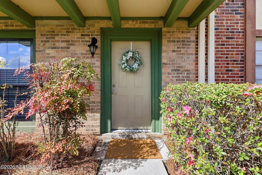 Photo of 8153 Sutton Place N, Jacksonville, FL 32217 (MLS # O6406550)
