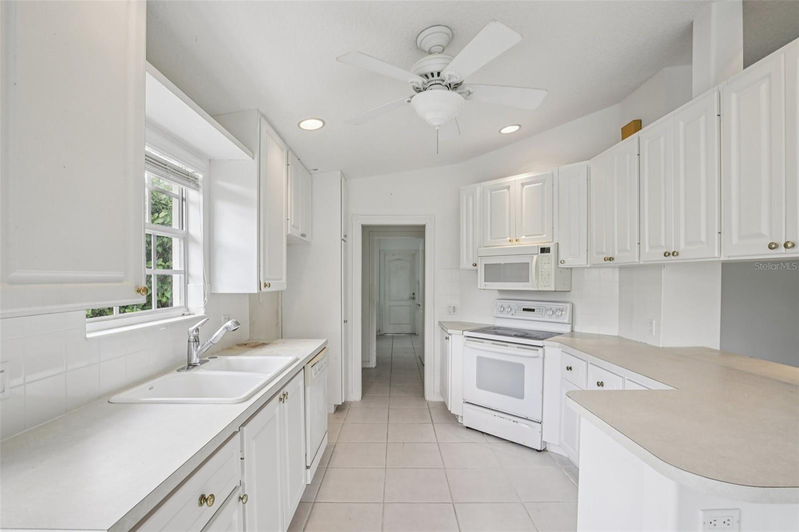 VILLAGEWALK - Residential