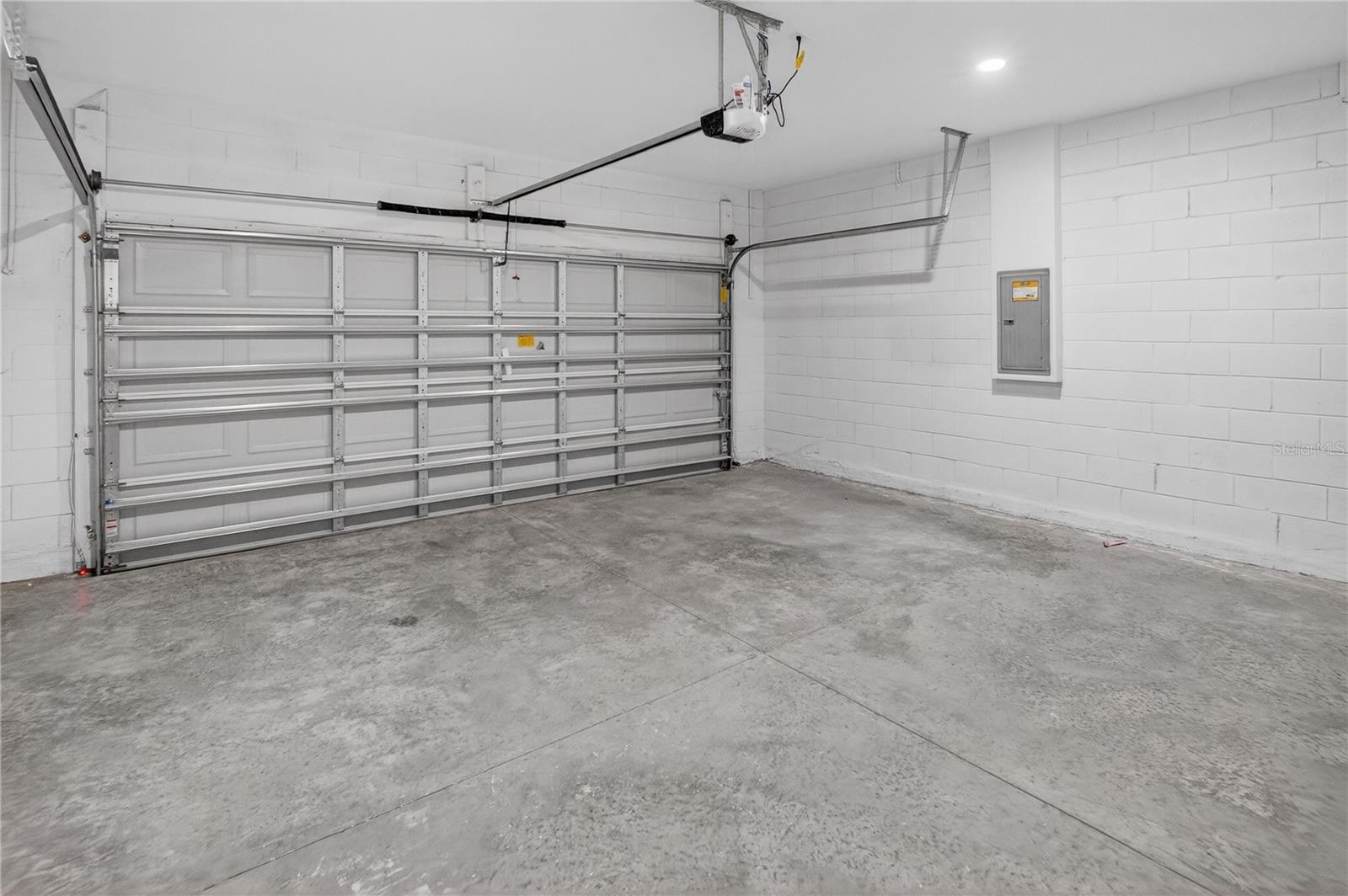 CITRUS SPGS UNIT 09 - Residential Lease