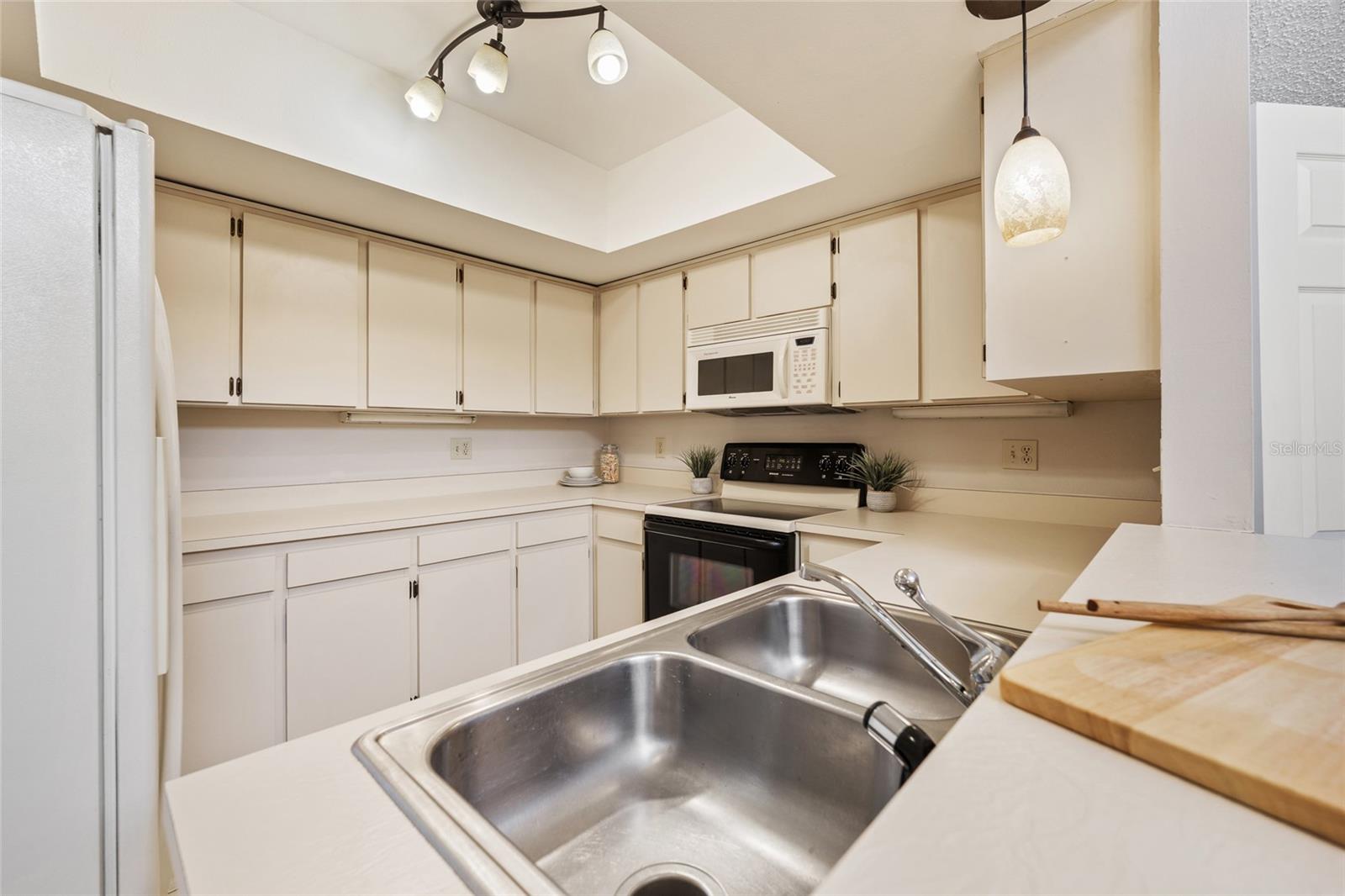 KIMBERLEA CONDO - Residential