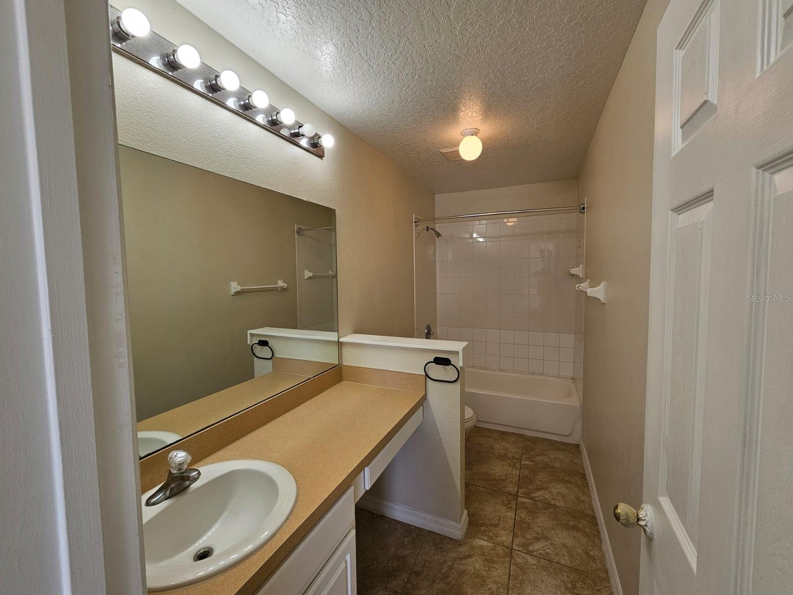 OAKCREST/SOUTHMEADOWPH N - Residential Lease