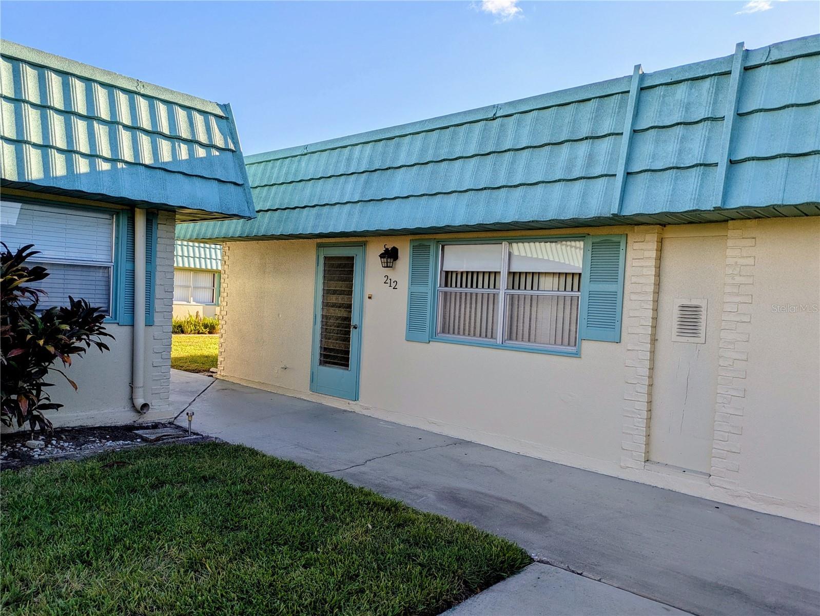Welcome home to this charming 2-bedroom, 2-bath villa priced to sell. Located in a peaceful community in Cambridge, I of Kings Point, this property is perfect for those seeking a quiet yet cozy living space. The villa features two spacious bedrooms, including a large primary suite. Enjoy the walk-in closet in the primary bedroom, offering plenty of storage for all your wardrobe needs. The Florida Room overlooks a pond and opens to a small patio. There are trails for hiking or biking. Kings Point amenities include restaurants, four outdoor pools, two indoor pools, a fitness center, a golf course, an 850-seat theater, yard maintenance, basic cable and internet, pest control, water, transportation services, and more. Experience maintenance-free living with the perfect balance of nature and affordability in Sun City Center, Florida’s premier retirement community. Don’t miss the opportunity to make this charming villa your own.