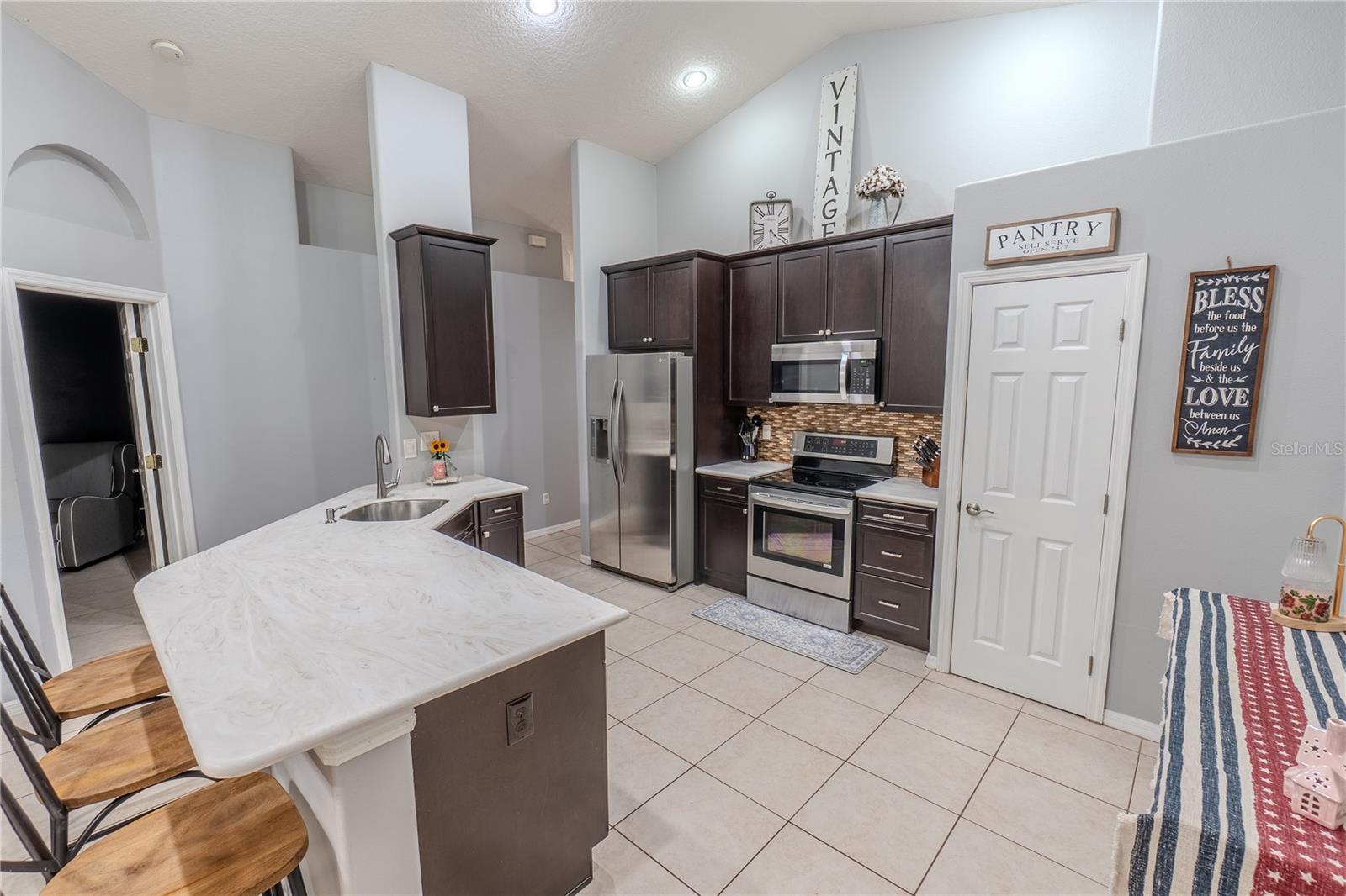 2040 BOBTAIL DRIVE