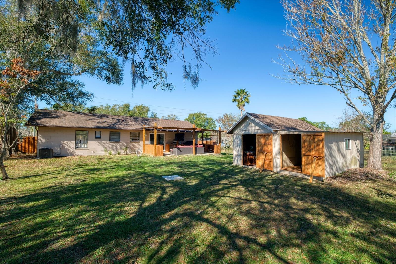 PALM LAKES ESTATES - Residential