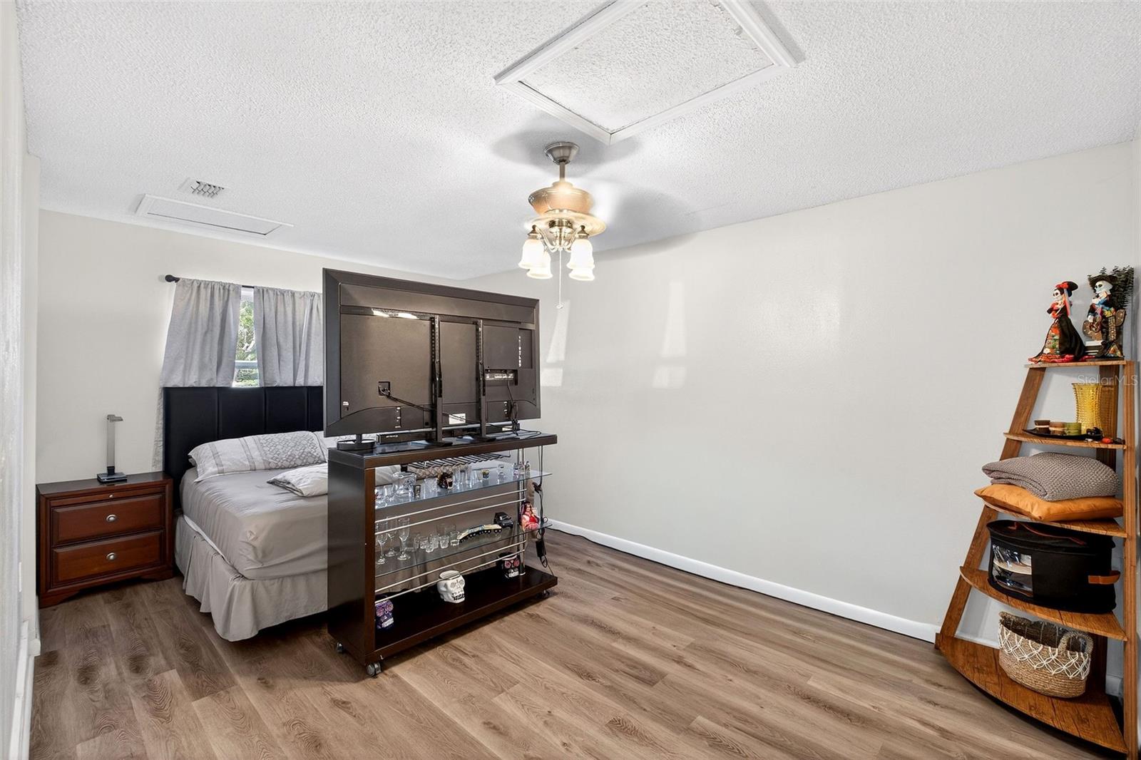 PALM LAKES ESTATES - Residential