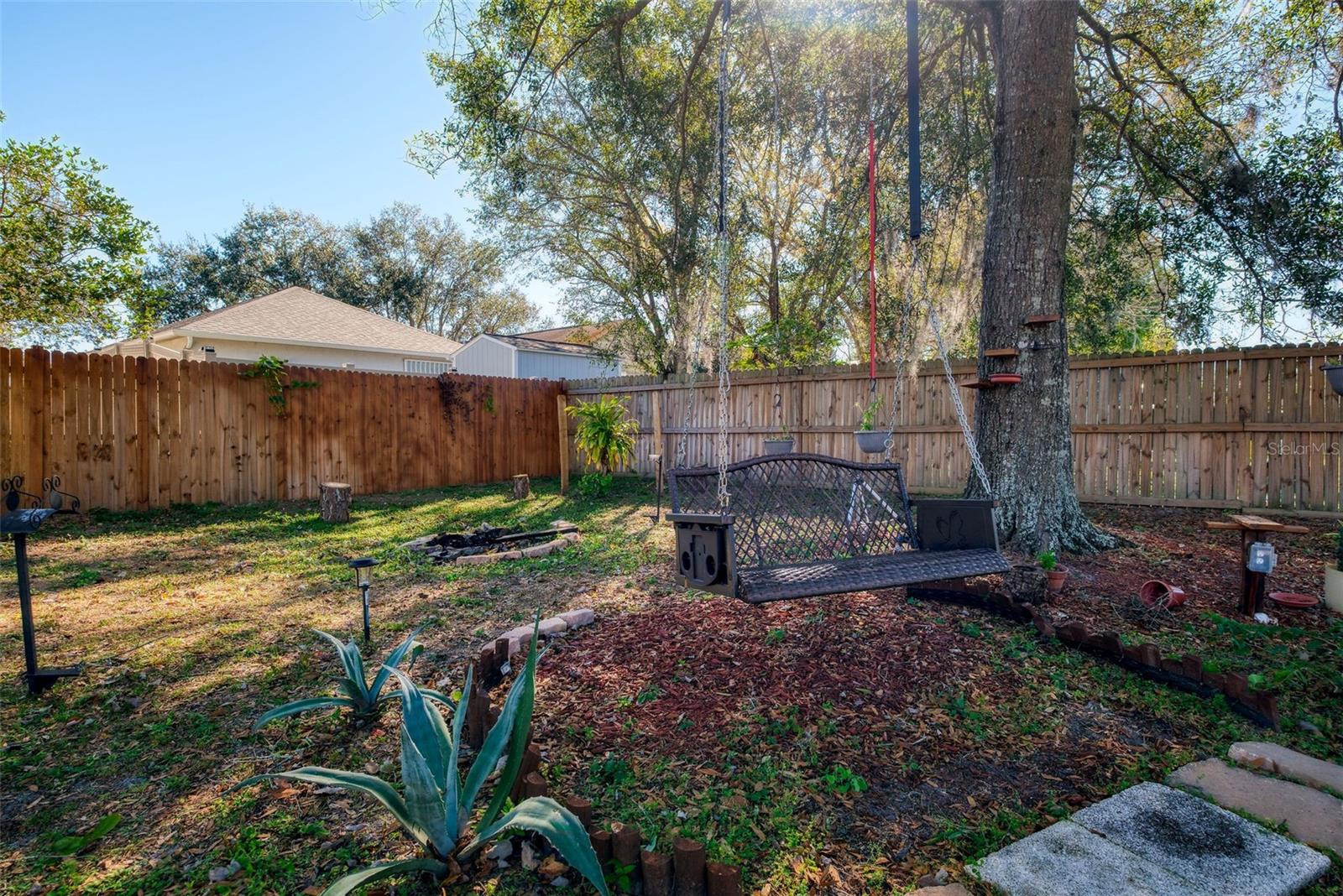 PALM LAKES ESTATES - Residential