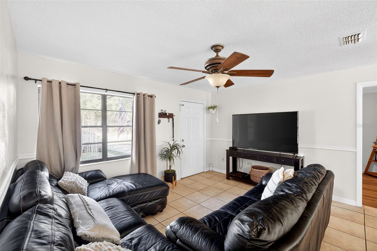 PALM LAKES ESTATES - Residential