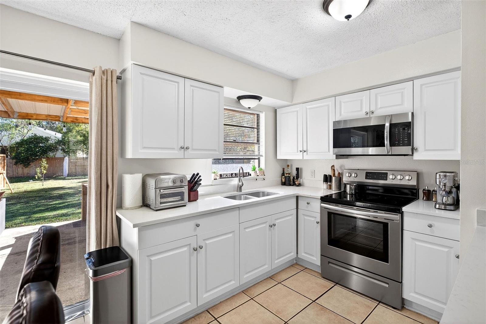 PALM LAKES ESTATES - Residential