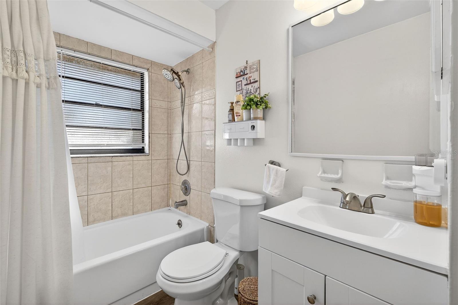 PALM LAKES ESTATES - Residential