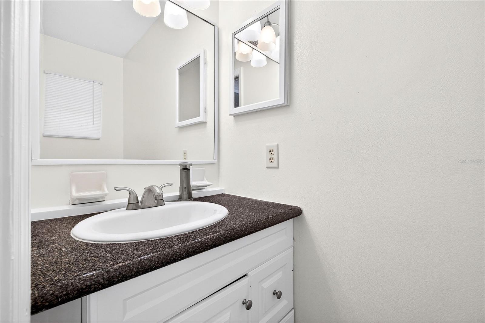 PALM LAKES ESTATES - Residential