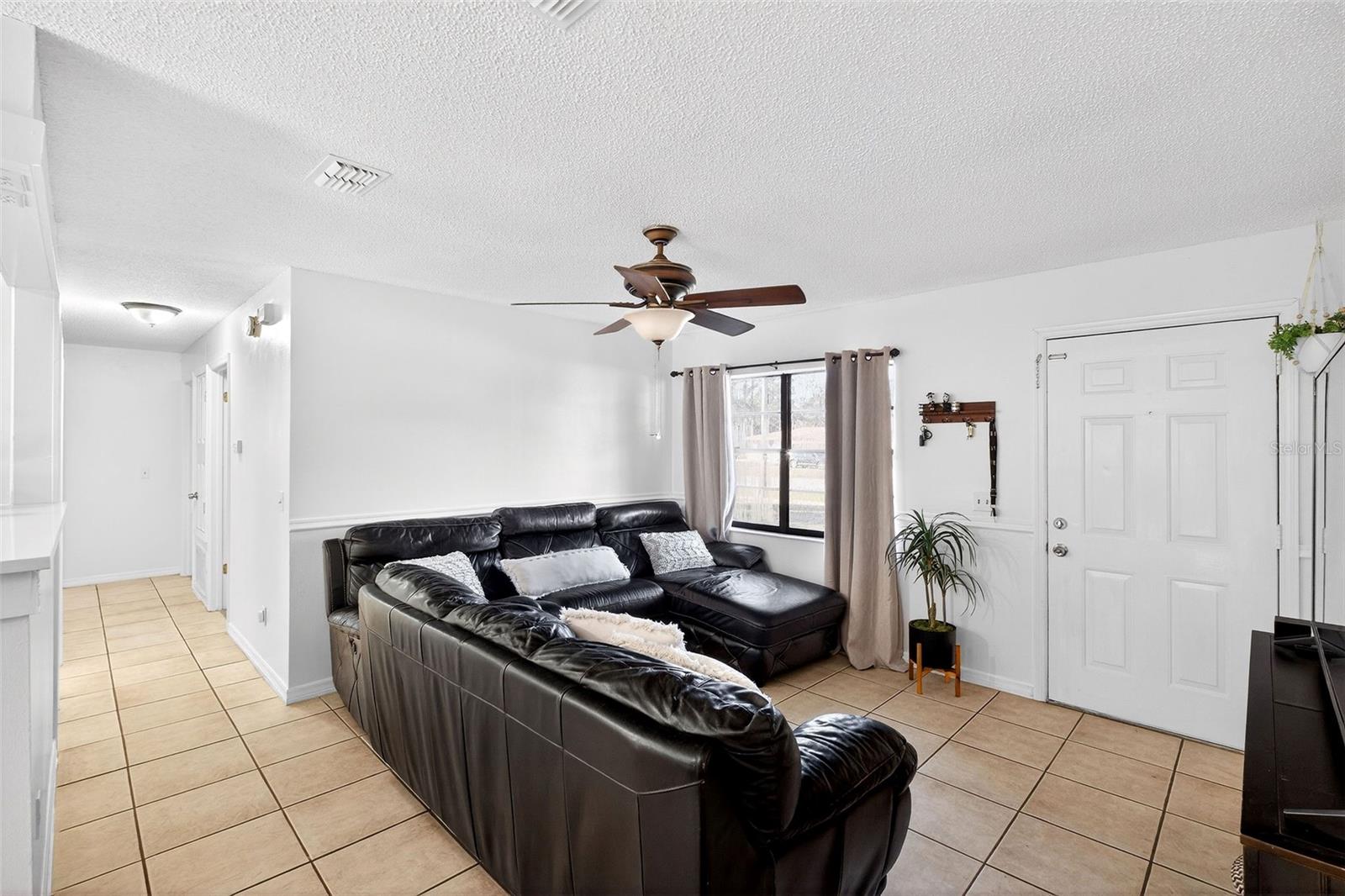 PALM LAKES ESTATES - Residential