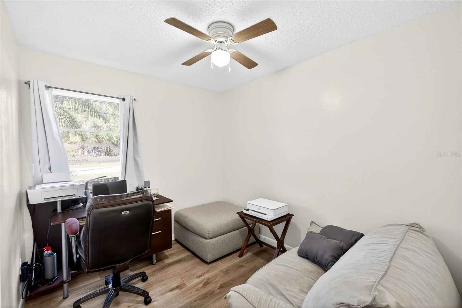 PALM LAKES ESTATES - Residential