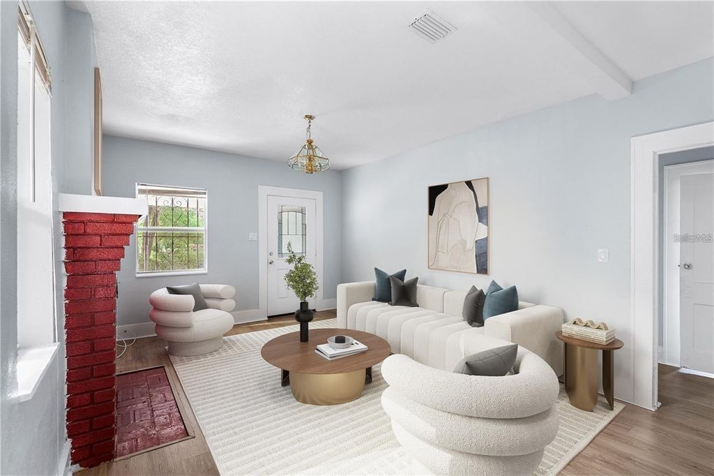 Photo of 811 W Amelia Avenue, Tampa, FL 33602 (MLS # O6392575)