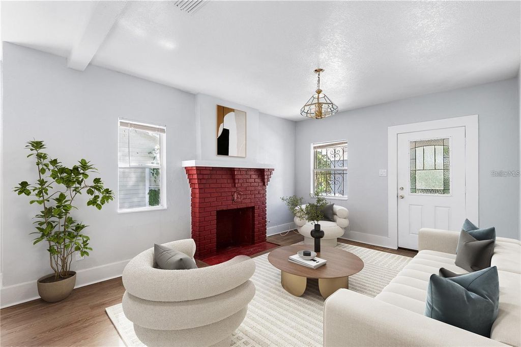 Photo of 811 W Amelia Avenue, Tampa, FL 33602 (MLS # O6392575)