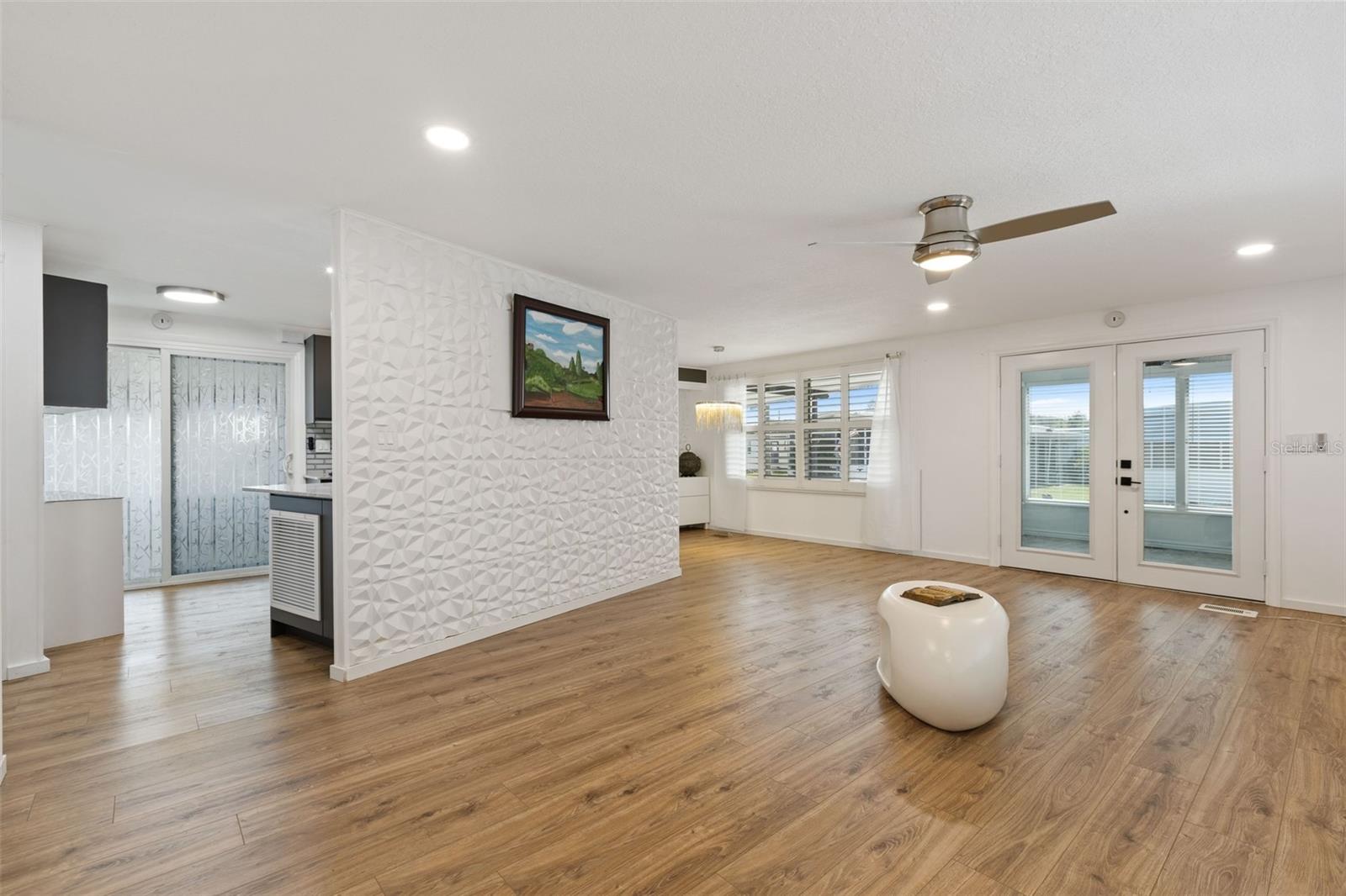 CLERMONT EMERALD LAKES CO-OP LT 01 - Residential