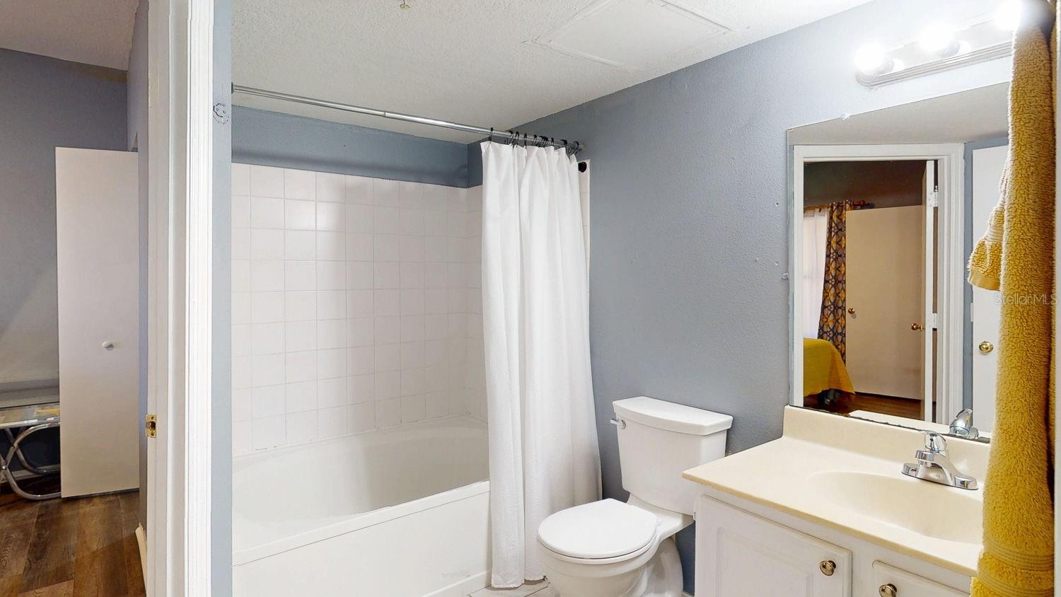 BEACHWAY CONDOS - Residential Lease