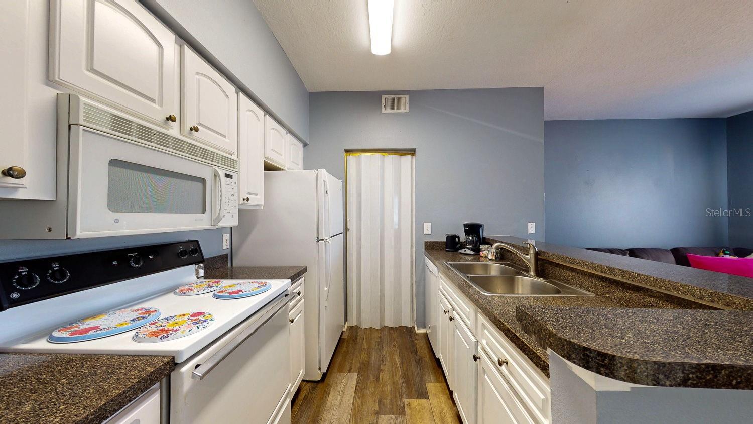 BEACHWAY CONDOS - Residential Lease
