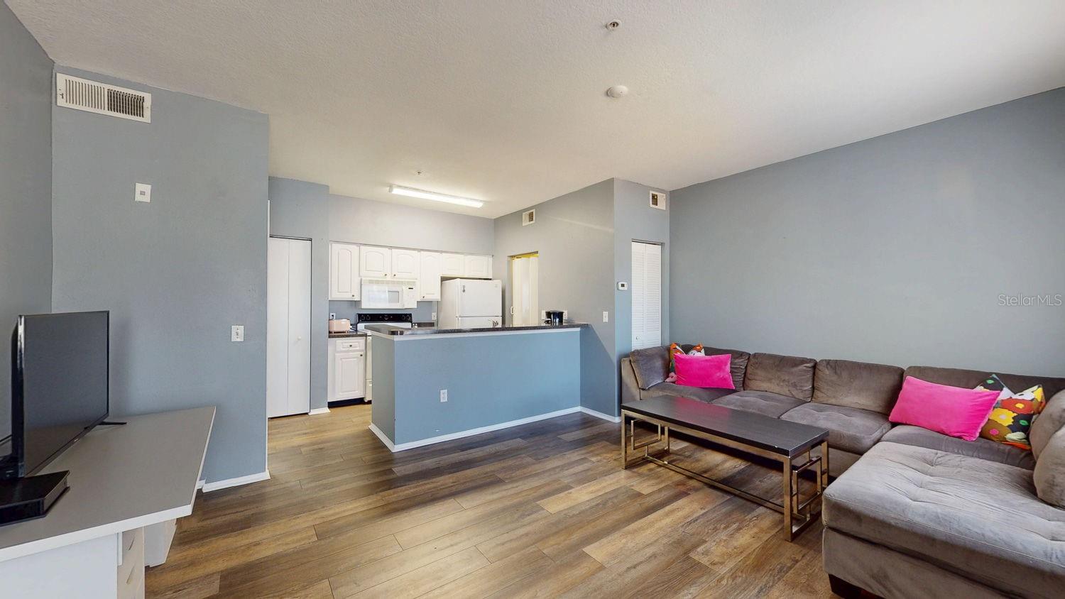 BEACHWAY CONDOS - Residential Lease
